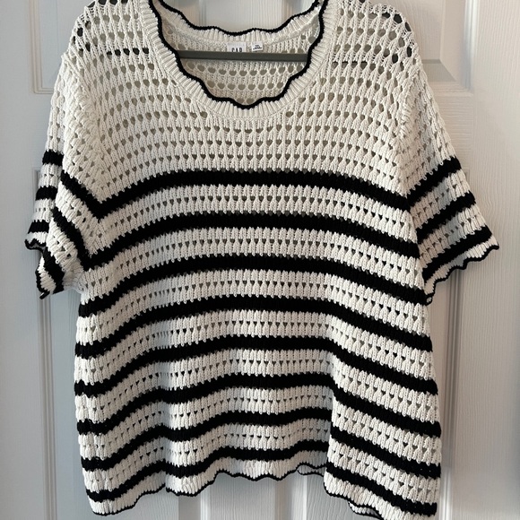 GAP Black and White Striped Knit Top - Picture 1 of 3